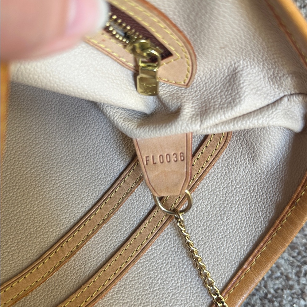 LOUIS VUITTON Monogram Petit Bucket 23 - Picture 11 of 11